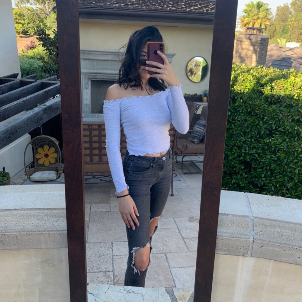 Brandy Melville Long Sleeve Crop Top